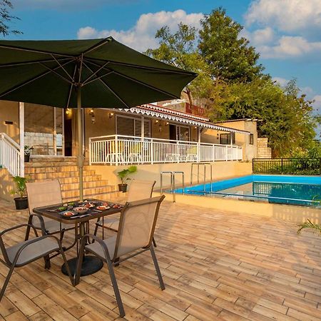 Stayvista'S Harvest Haven - Pool-View Villa With Deck & Machan Near Sula Нашик Екстер'єр фото