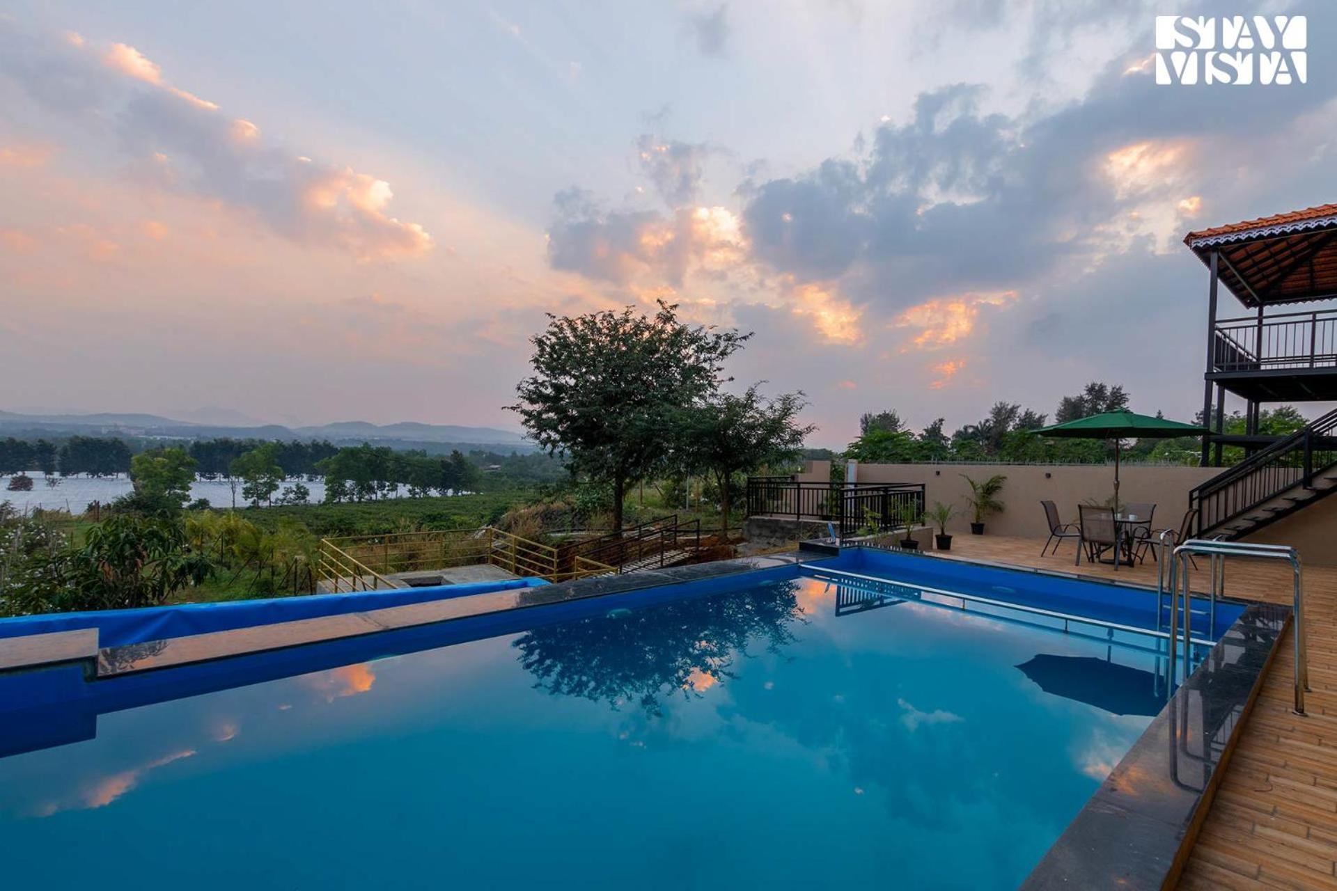 Stayvista'S Harvest Haven - Pool-View Villa With Deck & Machan Near Sula Нашик Екстер'єр фото